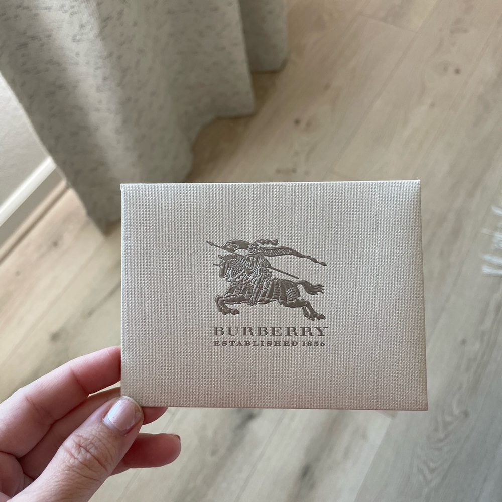 Burberry Receipt Holder 💌